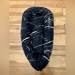 DOCK A TOT Deluxe+ With Black Marble Cover